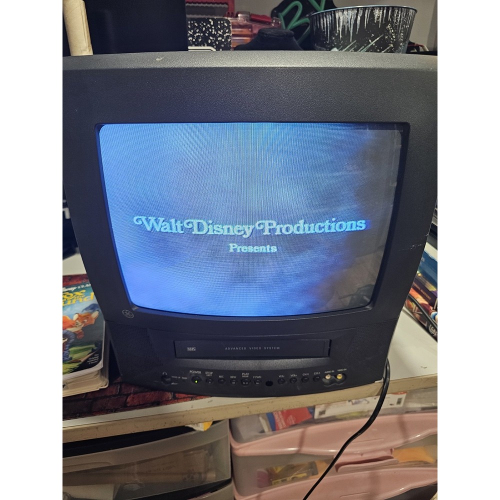 GE Vintage CRT Television with Built-In VCR, Model 13TVR62, Black - Picture 15 of 16